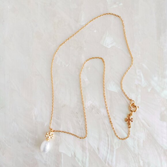 Tory Burch • Kira Pearl Pendant Gold White Necklace - Picture 2 of 3